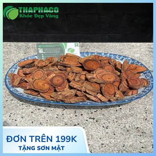 Một loại thảo dược tươi được thu hoạch, minh họa cho sự đa dạng của thảo mộc tự nhiên.