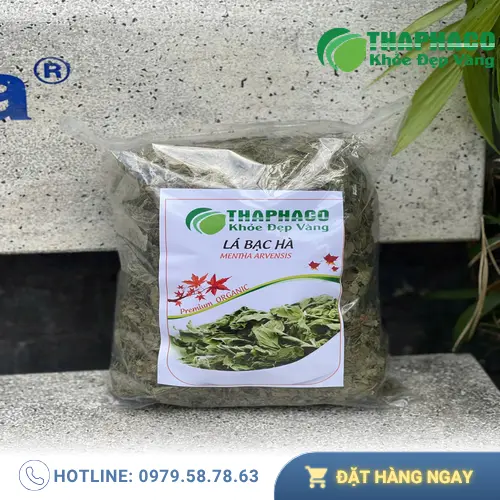 Tách trà bạc hà nóng ấm